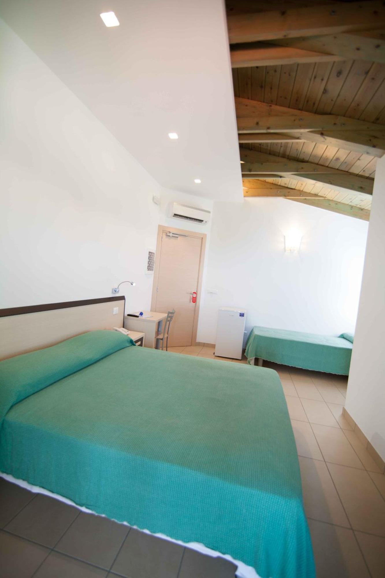 Hotel Marinella Capo Vaticano Exteriör bild