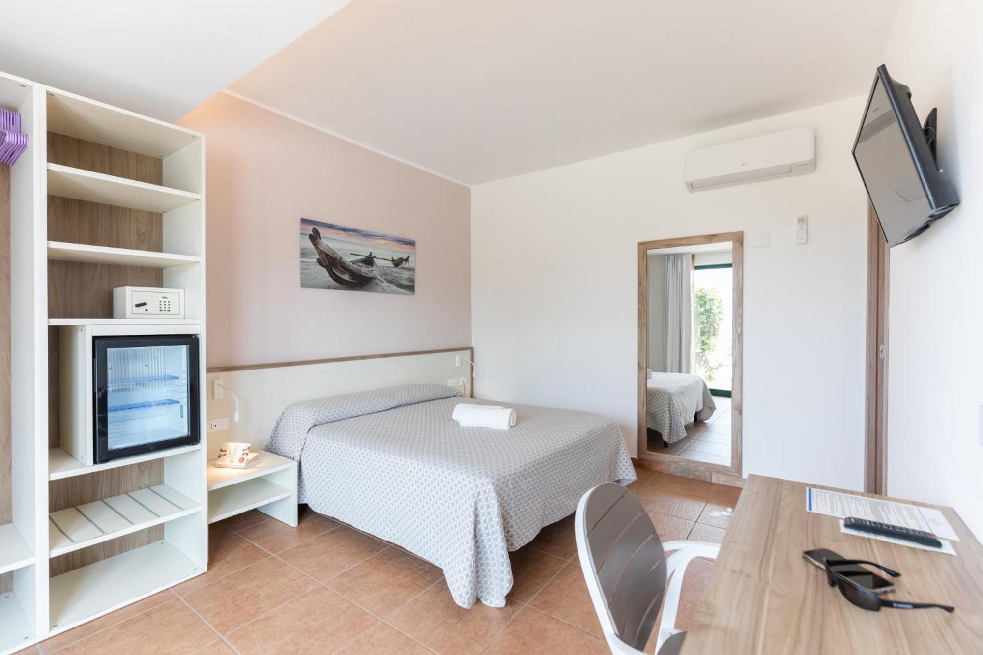 Hotel Marinella Capo Vaticano Exteriör bild