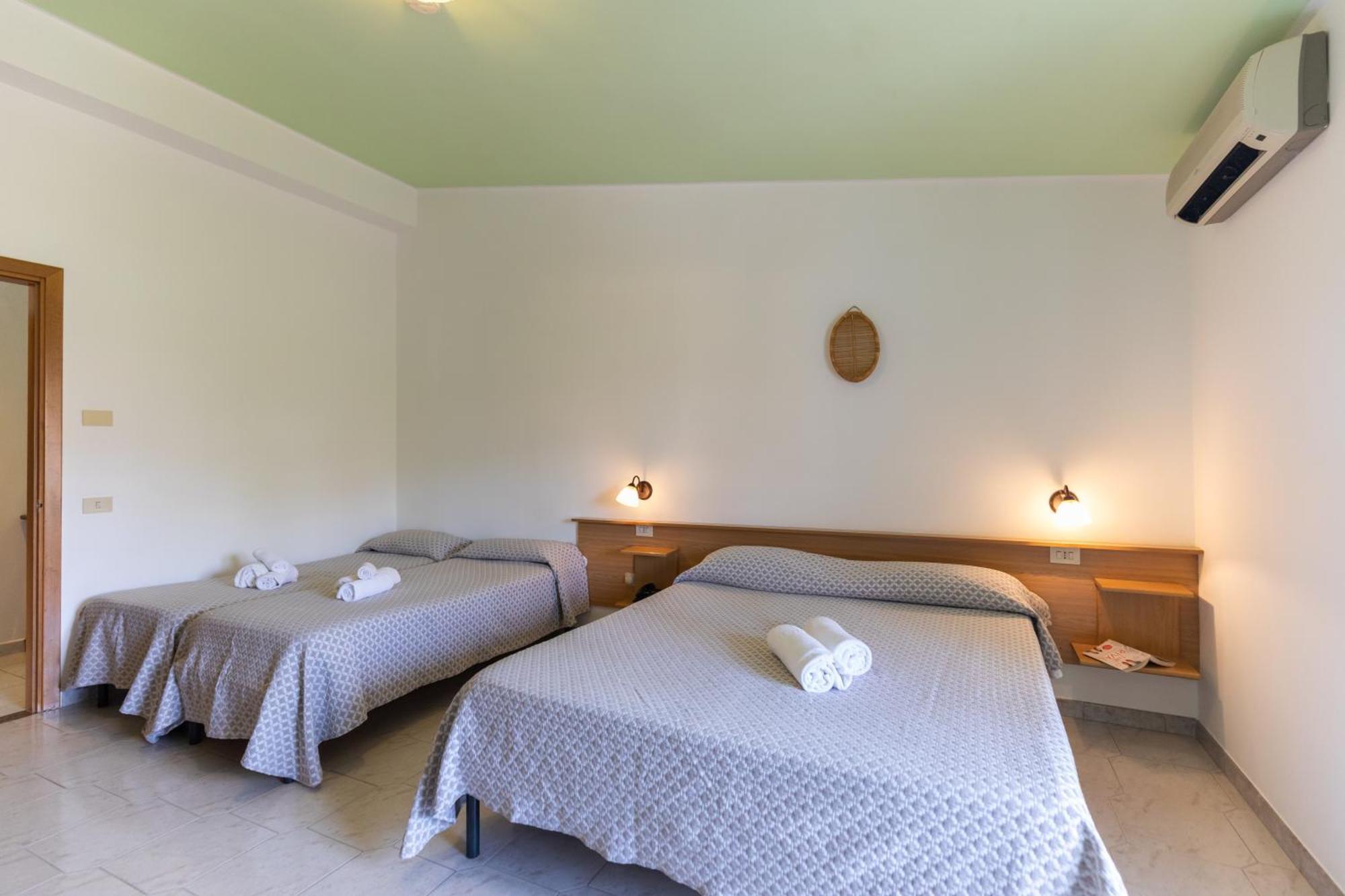 Hotel Marinella Capo Vaticano Exteriör bild